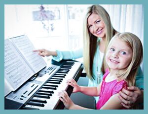 What are the 3 main kinds of Online keyboard lessons?