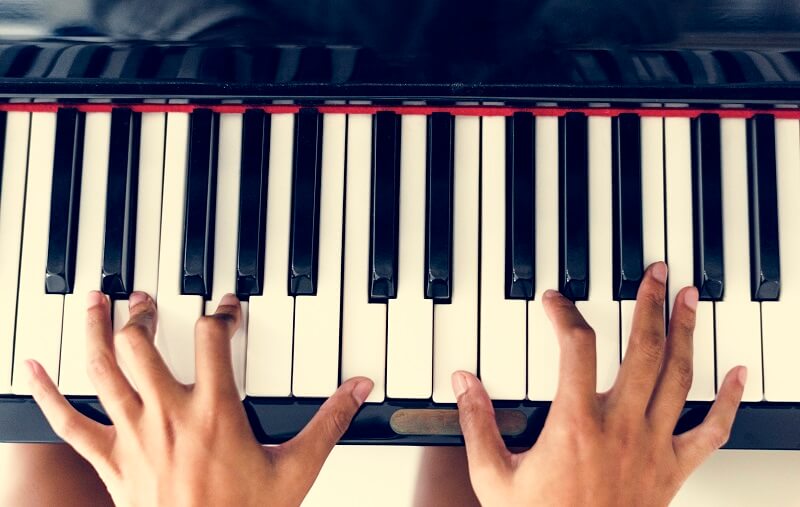 Chord progression practice: Easy finger exercises for beginner piano players
