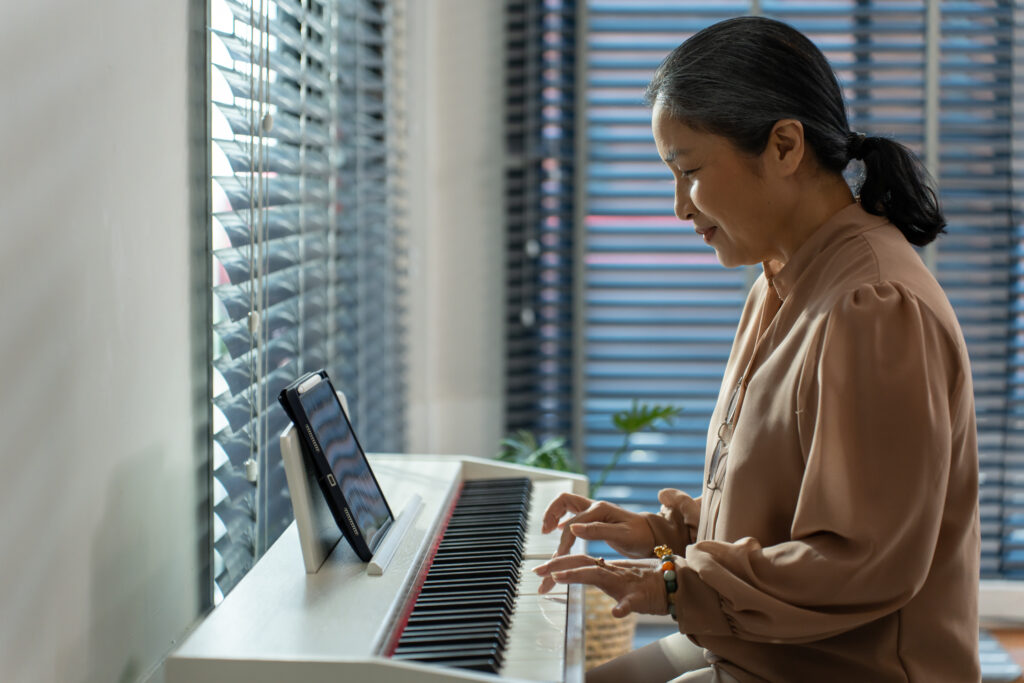 woman learning piano through an app