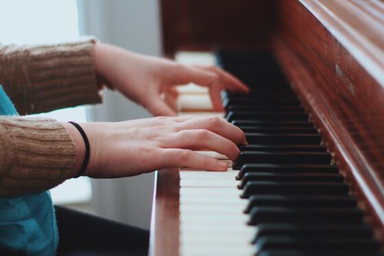 Benefits of Learning Piano for Adults- Coordination