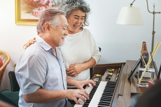 Benefits of Learning Piano for Adults- Relaxing and stress free
