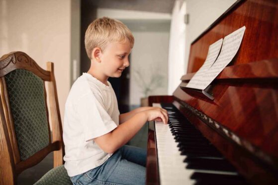 learn beautiful piano chords | boy playing piano