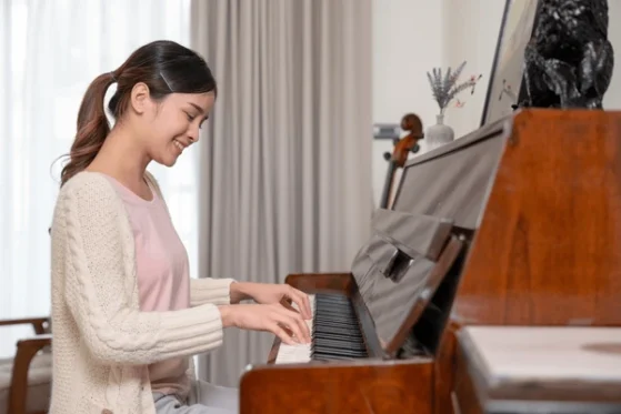Advanced piano techniques | girl playing piano