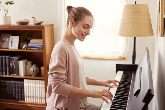 Advanced Piano Techniques | Girl playing piano