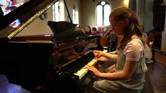 Worship Piano | girl playing Piano