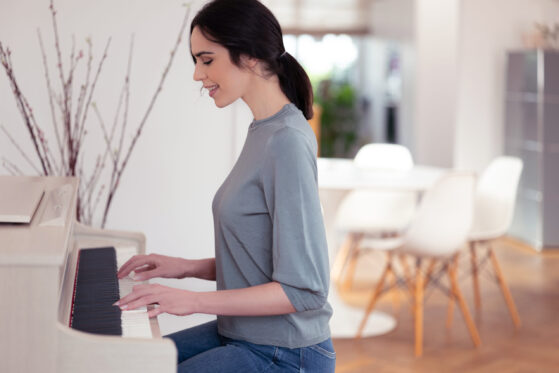 Advanced Piano Techniques | Girl playing piano