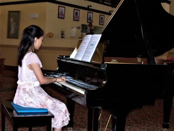 Worship Piano | girl playing Piano