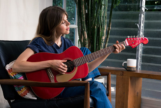 Finger roll - girl playing guitar