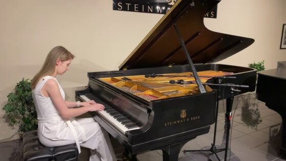 worship musician | girl playing piano