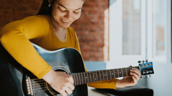 electric guitar techniques | woman playing guitar