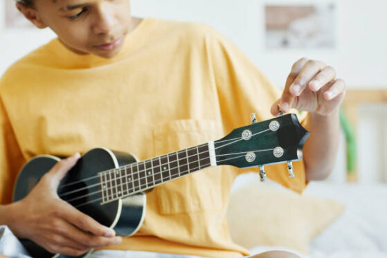 tuning ukulele