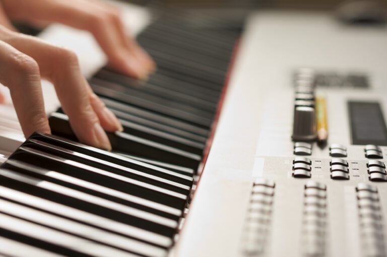 Common Mistakes Beginners Make in Music Lessons and How to Avoid Them