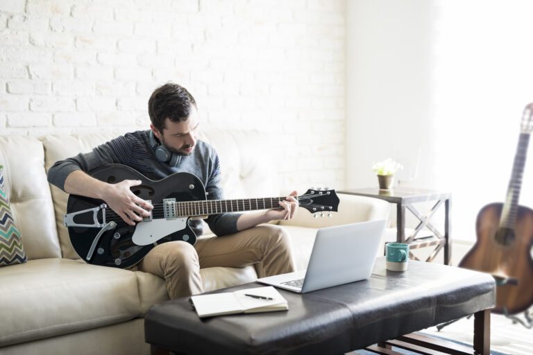 How Online Lessons Cater to Advanced Music Students