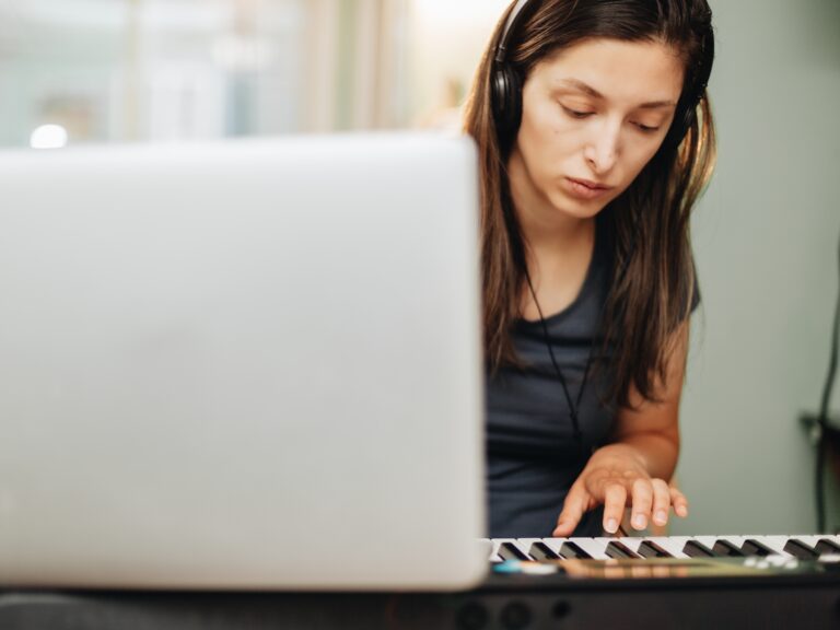 Stay Motivated When Learning Music Online