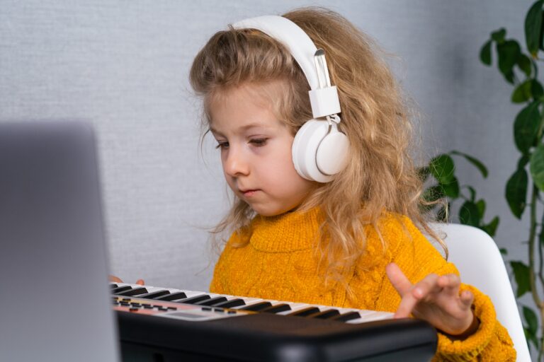 Keep Kids Motivated in Learning Music Online
