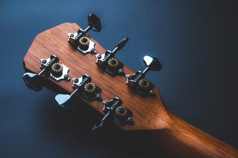 acoustic guitar by ear without tuner