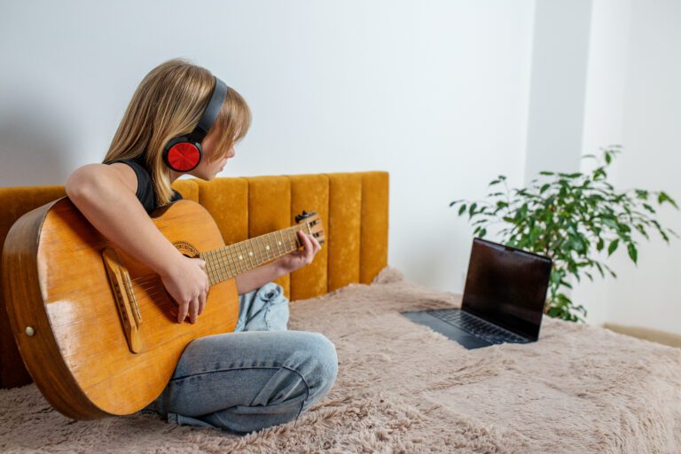 Keep Kids Motivated in Learning Music Online