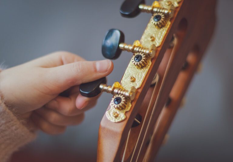 acoustic guitar by ear without tuner