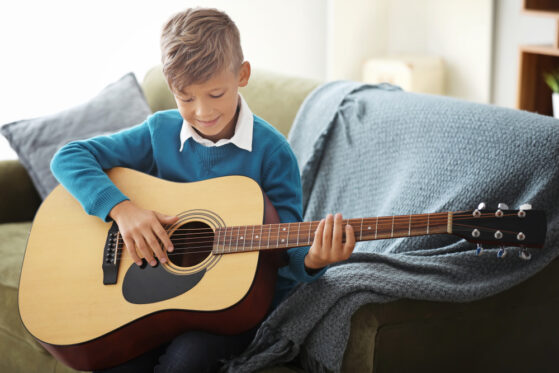 Playing Without a Pick