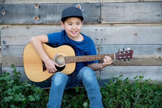 Playing Without a Pick