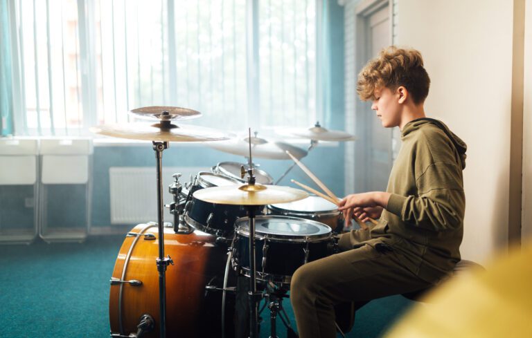 beginner’s guide to learning drums in 2025