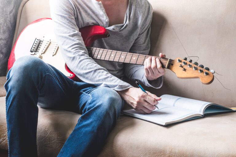 learning guitar with a structured course