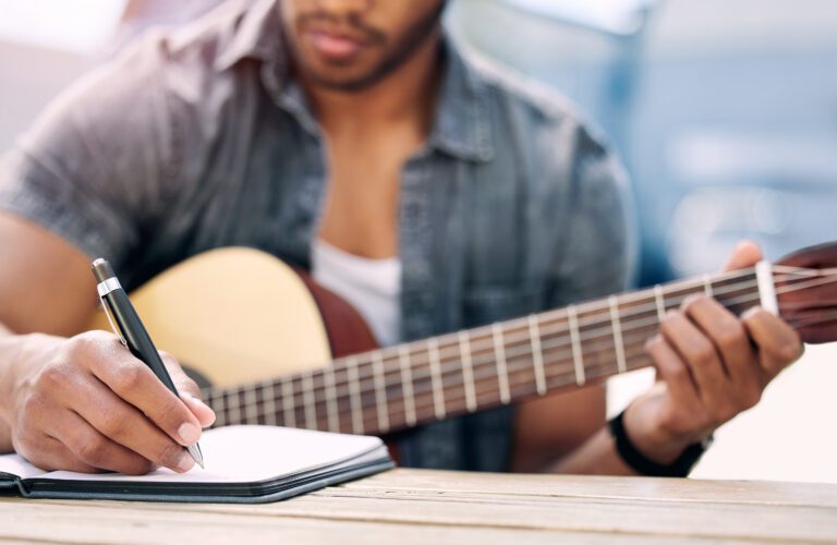 learning guitar with a structured course