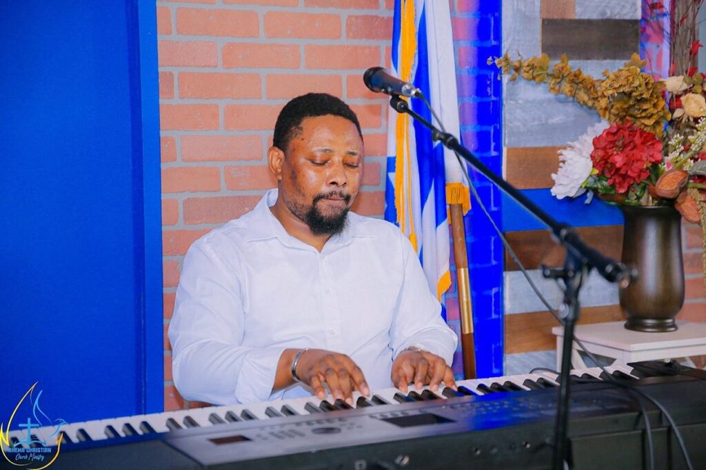keyboard techniques during church service,