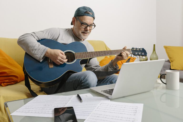 online guitar learning vs in-person