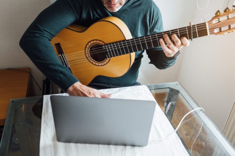 online guitar learning vs in-person