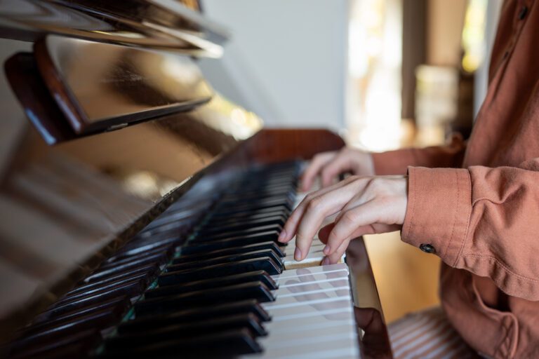 difference between piano playing