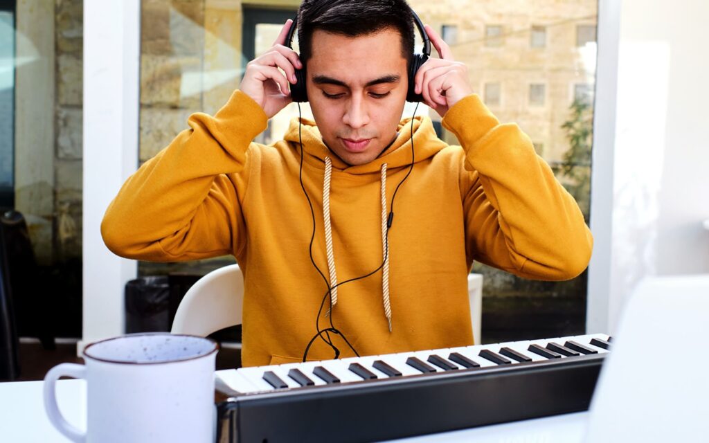 why every pianist should learn basic ear training