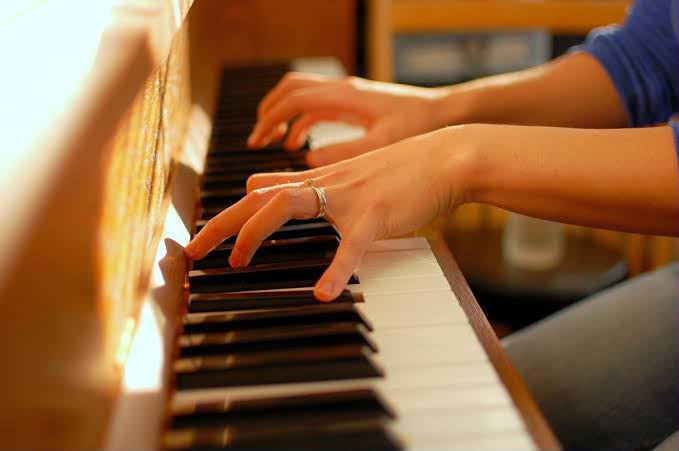 how to improve piano balance between both hands