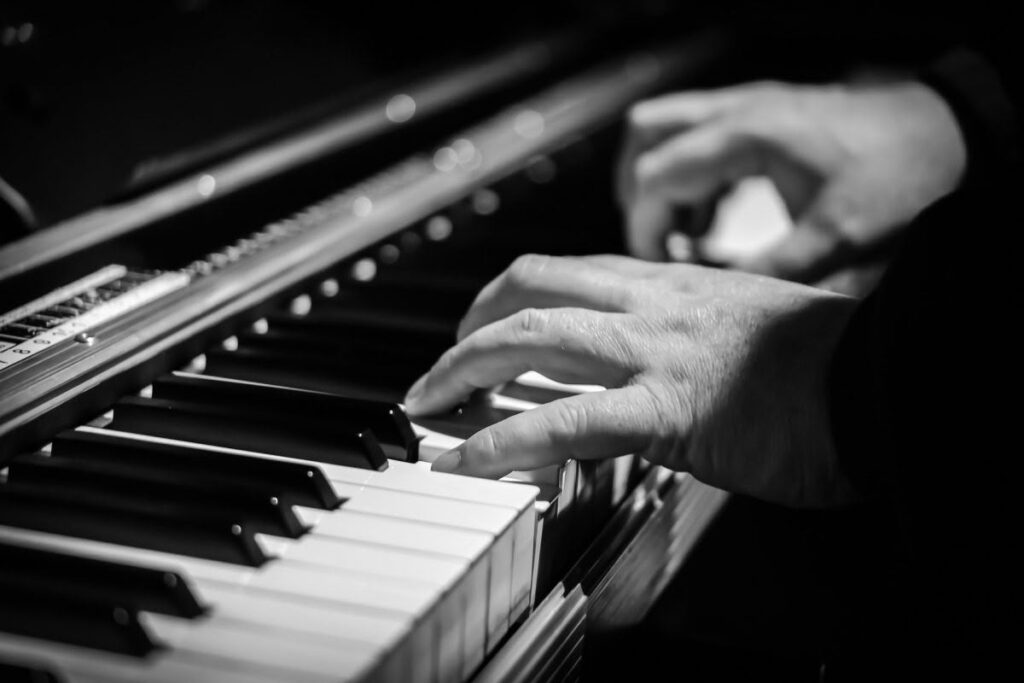 how to play piano softly during prayer