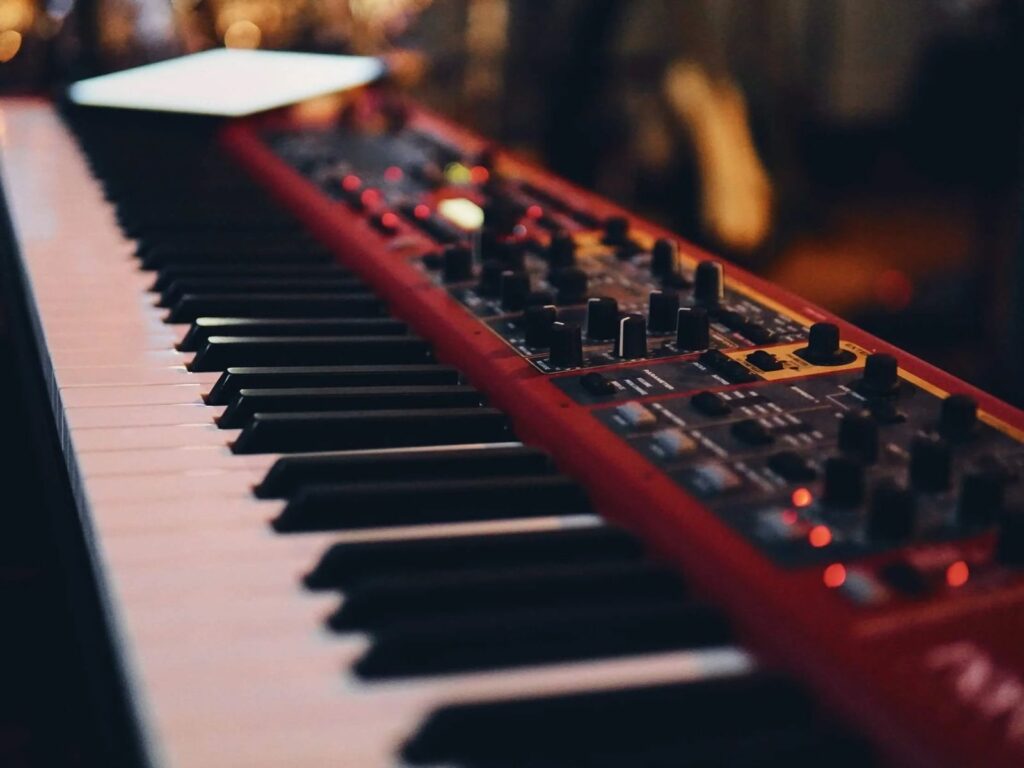 worship piano atmosphere without overplaying
