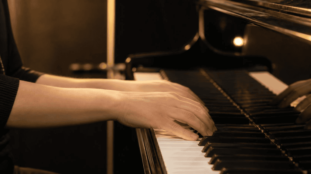 Proper wrist position for beginners learning piano technique