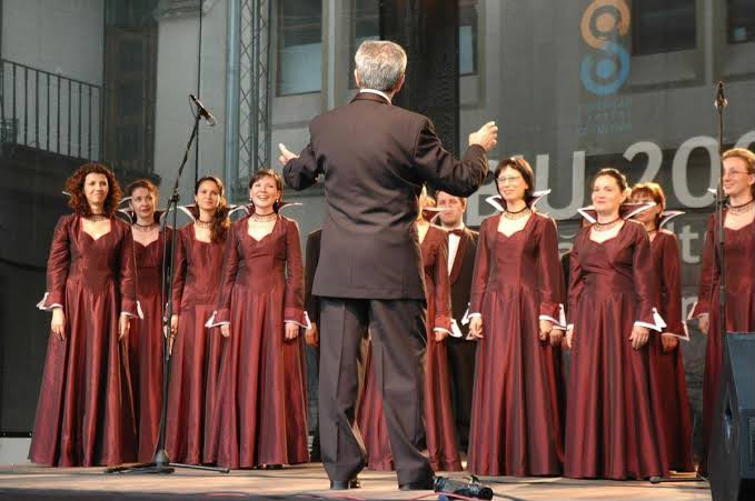 Virtual vs Live Choir