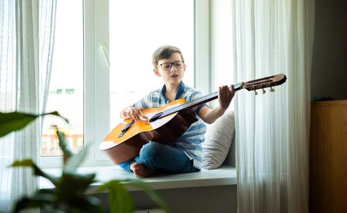 Solo Acoustic Guitar